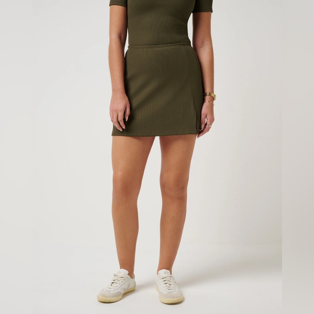 NWT Travis Mathew Limitless Skort Grape Leaf Size Small